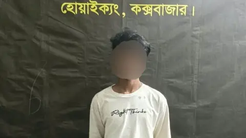 উখিয়া রোহিঙ্গা ক্যাম্প থেকে পিস্তল-গুলিসহ আরসা সদস্য গ্রেপ্তার