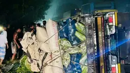 চকরিয়ায় বাস-পিকআপের মুখোমুখি সংঘর্ষে নিহত ২