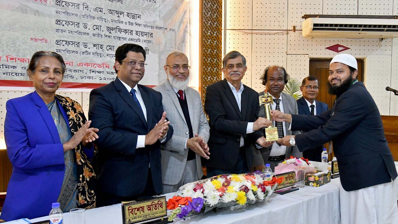 তরুণদের আকাঙ্খা বাস্তবায়নে শিক্ষকরাই নির্মাতাদের নির্মাতা