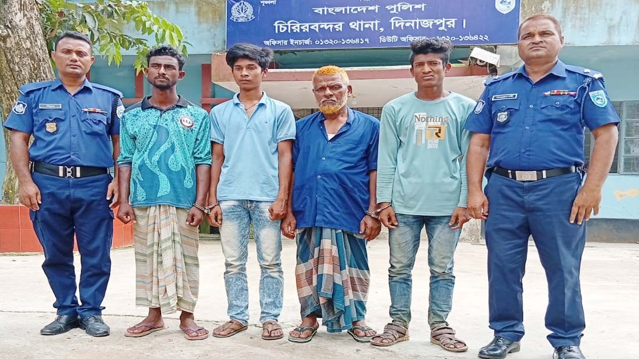 চিরিরবন্দরে ৪ মাদকসেবীকে কারাদণ্ড