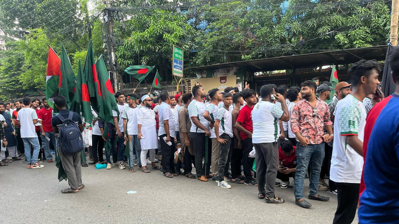 দর্শকের ঢল