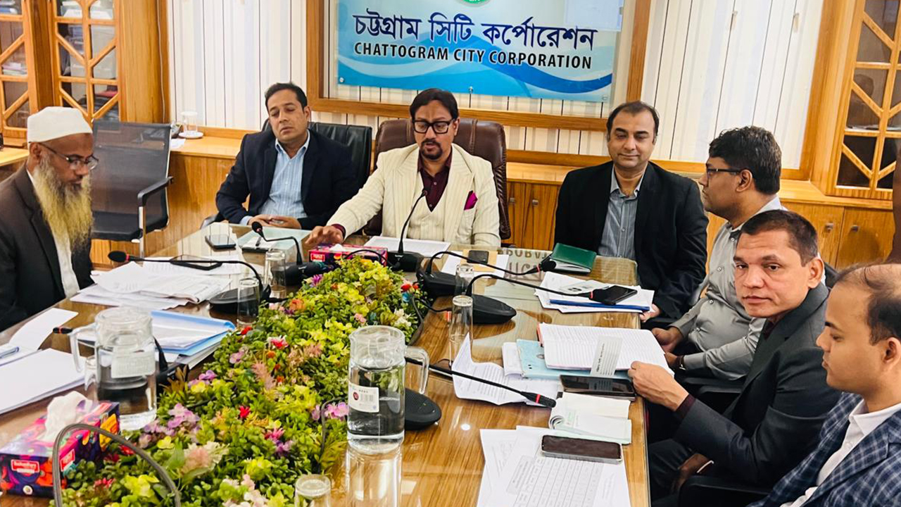 যত্রতত্র ময়লা ফেললেই আইনি ব্যবস্থা: চসিক মেয়র