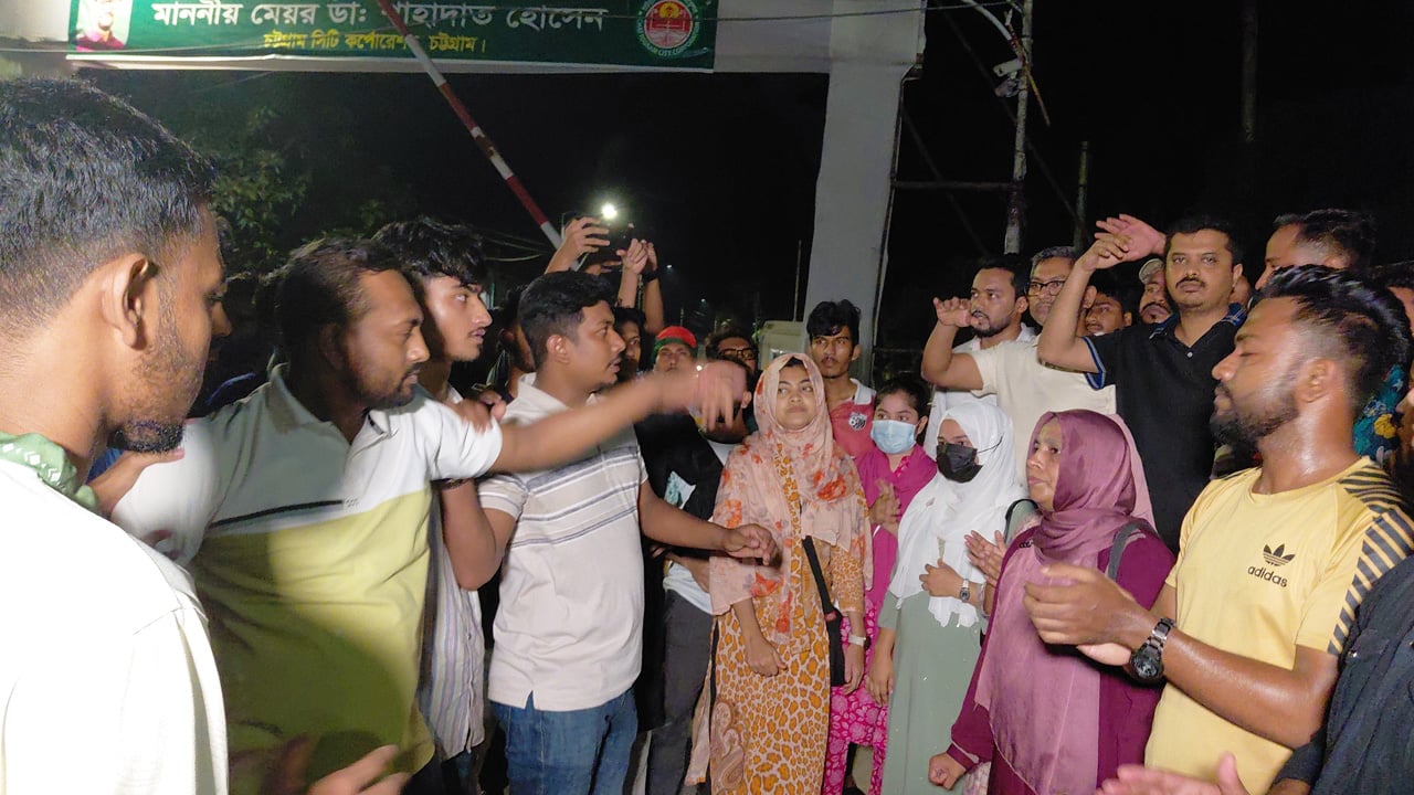 চট্টগ্রামে এবার জুলাই গ্রাফিতি নিয়ে ছাত্রদল-এনসিপি মুখোমুখি