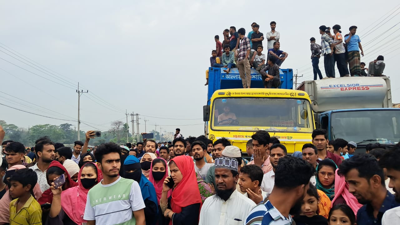 হাতির আক্রমণে প্রাণ গেল শিশুর, লাশ নিয়ে সড়ক অবরোধ