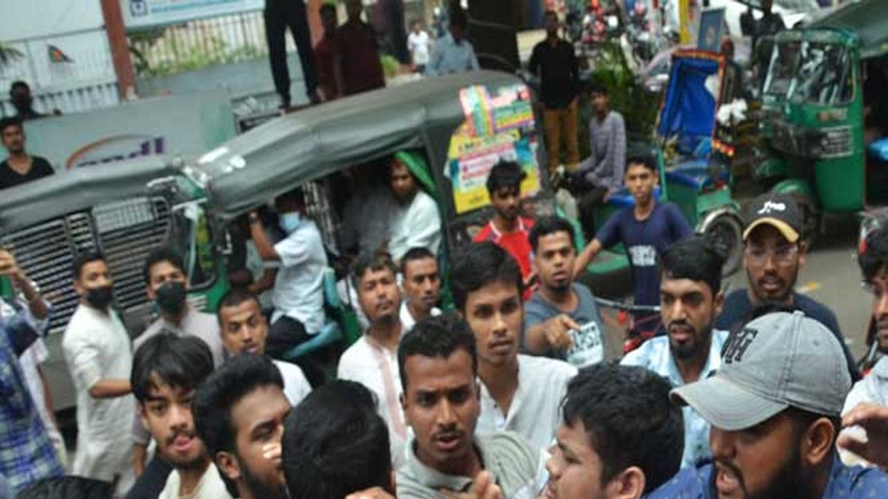চট্টগ্রামে শাহবাগীদের বিক্ষোভের চেষ্টা জনতার প্রতিরোধ