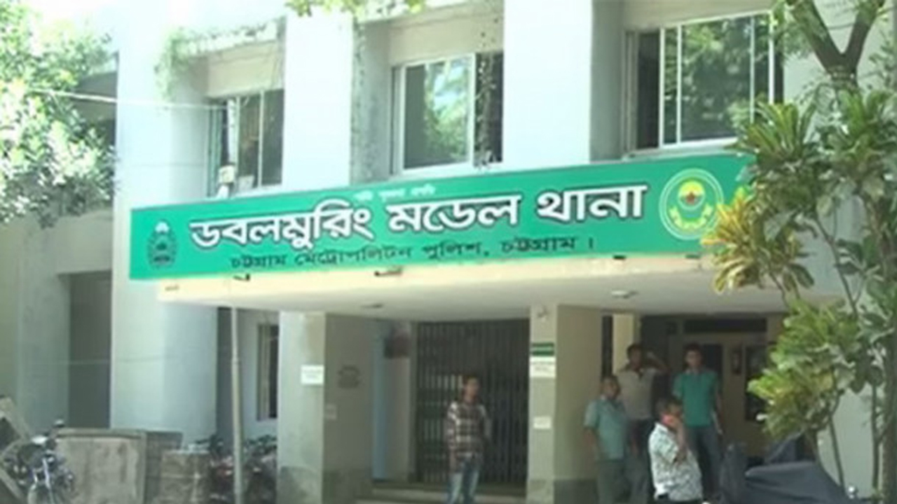 ছিনতাইকারীর ছুরিকাঘাতে পুলিশের ২ এসআই আহত