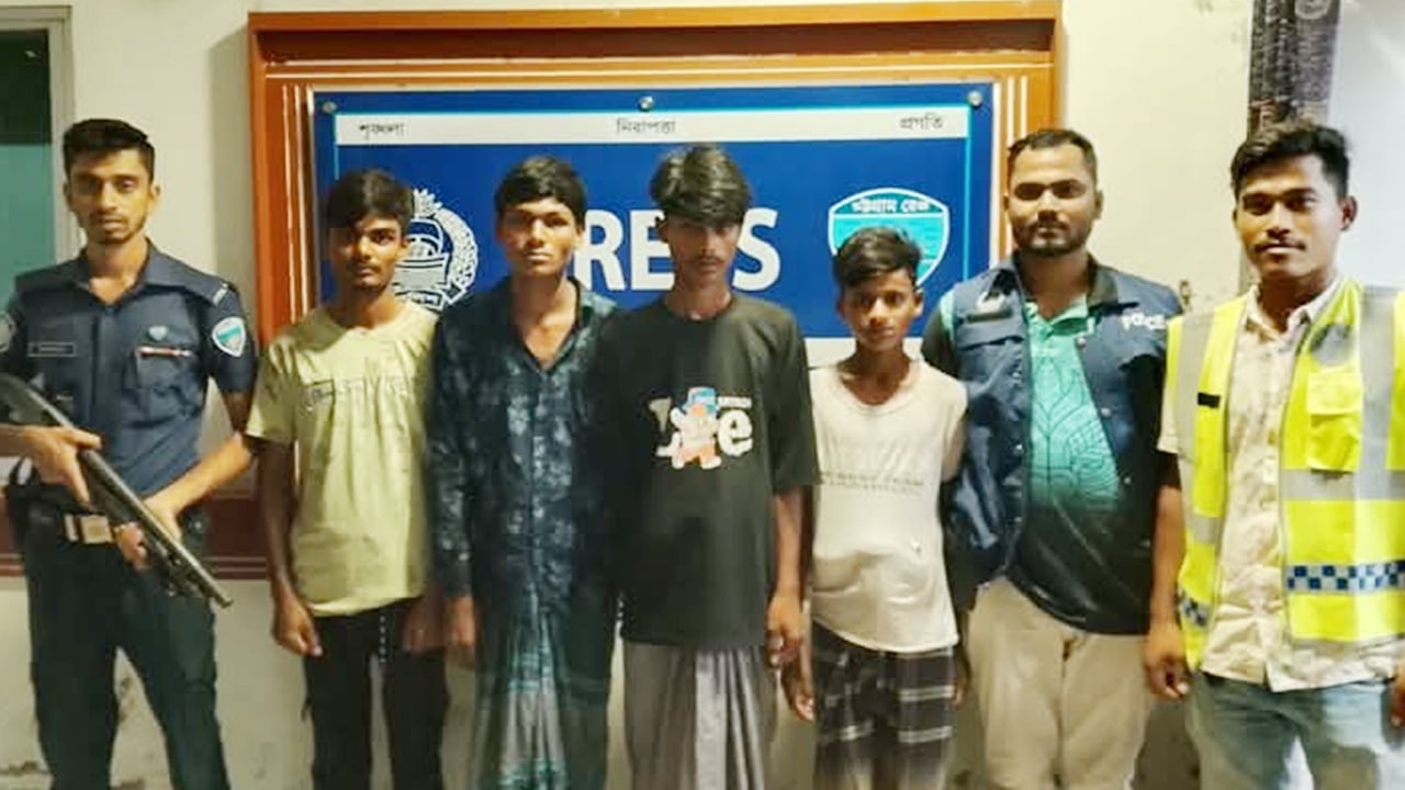 দুই শিক্ষার্থীকে গণধর্ষণের অভিযোগে আটক ৪