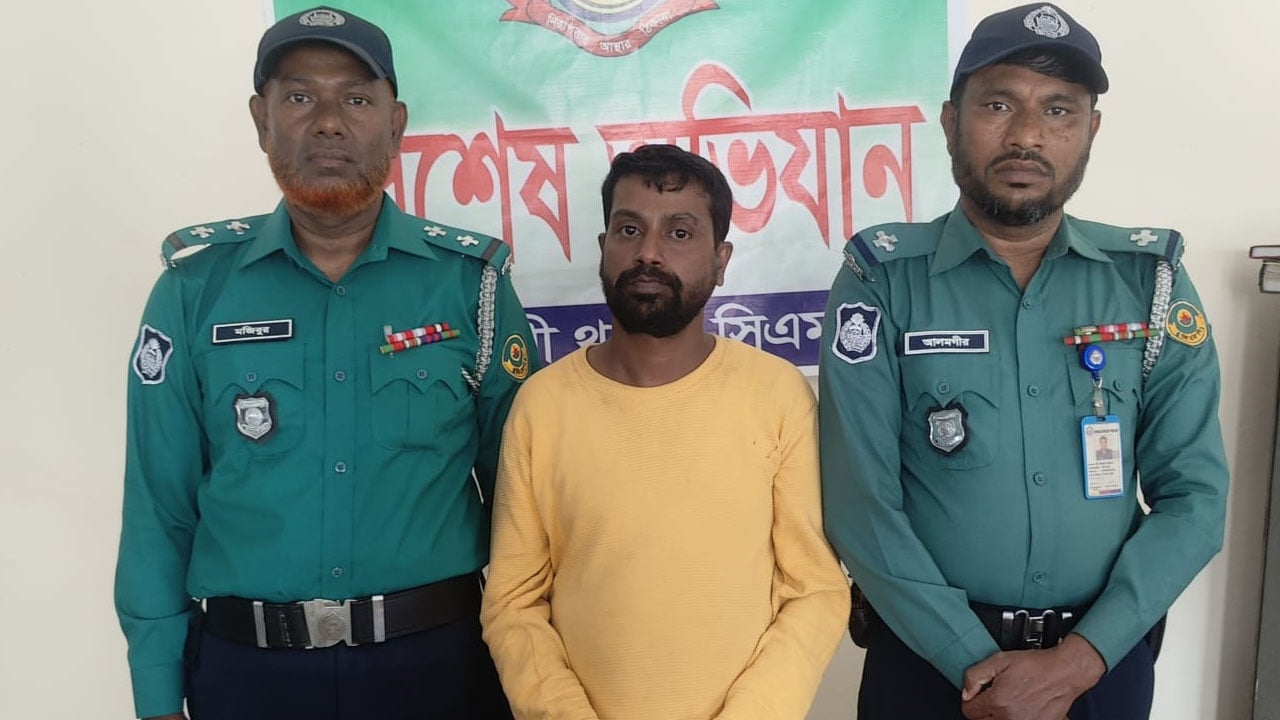 চট্টগ্রামে সন্ত্রাসীসহ ছিনতাই চক্রের ১০ সদস্য গ্রেপ্তার