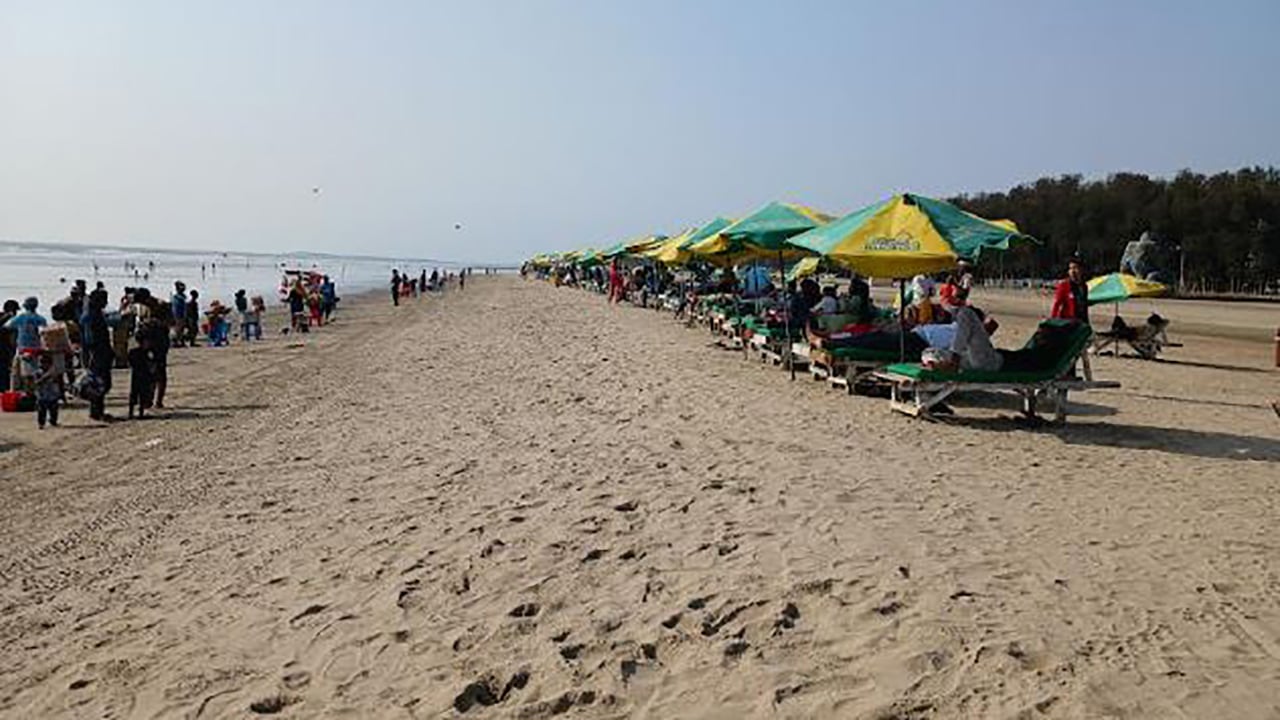 ঈদের ছুটিতে পর্যটকরা ছুটছেন পাহাড়, সমুদ্র, চা বাগানে