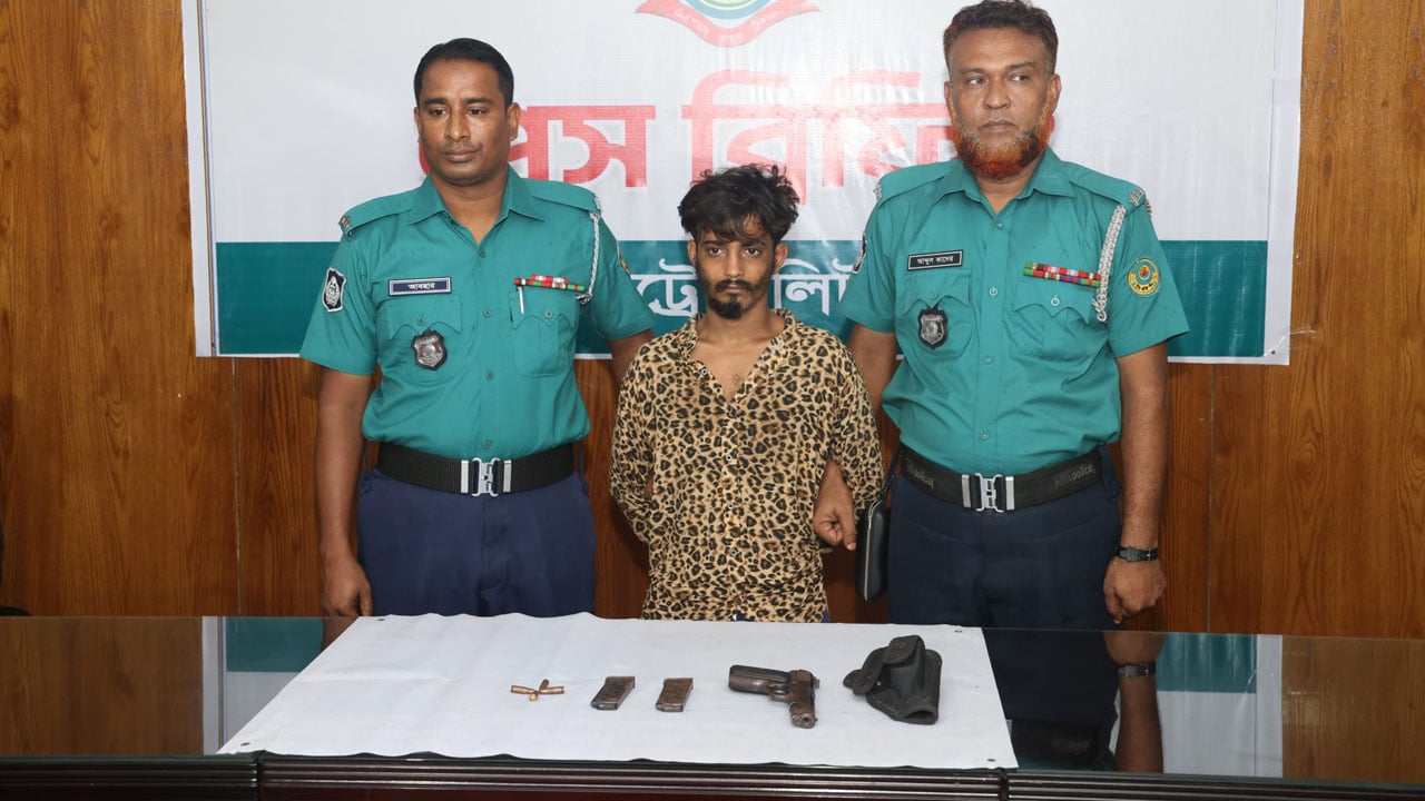 অস্ত্র লুটের ঘটনায় ‘ব্লেড মাসুম’ গ্রেপ্তার