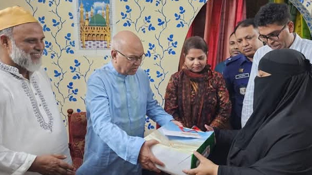 ‘শহীদ ওমরের মতো ছাত্র-জনতার রক্তের বিনিময়ে দেশ আজ স্বৈরাচার মুক্ত’