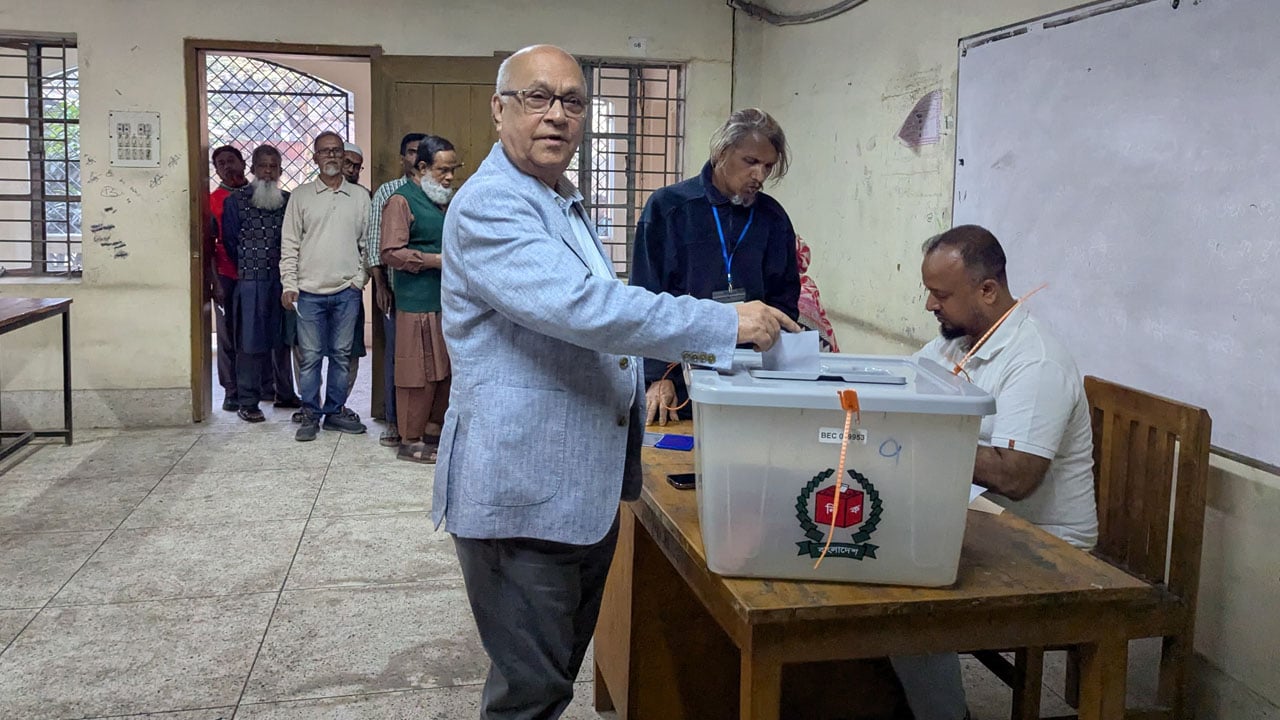 চট্টগ্রামে ভোট দিলেন ফারুক-ই-আজম