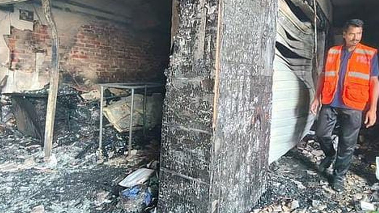 চট্টগ্রামে বহুতল মার্কেটে আগুন, দুইজনের মৃত্যু