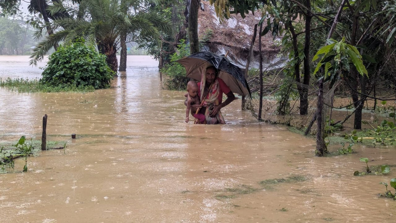 সাতকানিয়া ও বাঁশখালীতে পাঁচ লাখের বেশি মানুষ পানিবন্দি