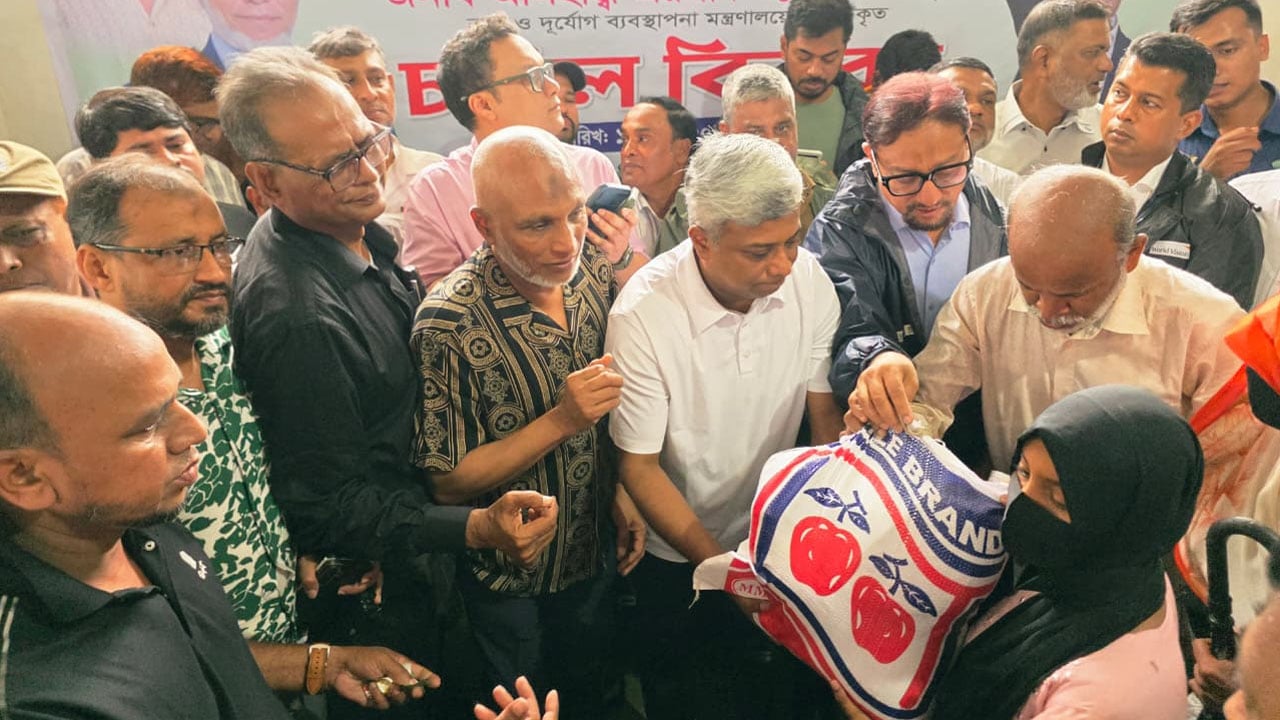 পানিবন্দি মানুষের পাশে থাকবে সরকার: বিদ্যুৎ প্রতিমন্ত্রী