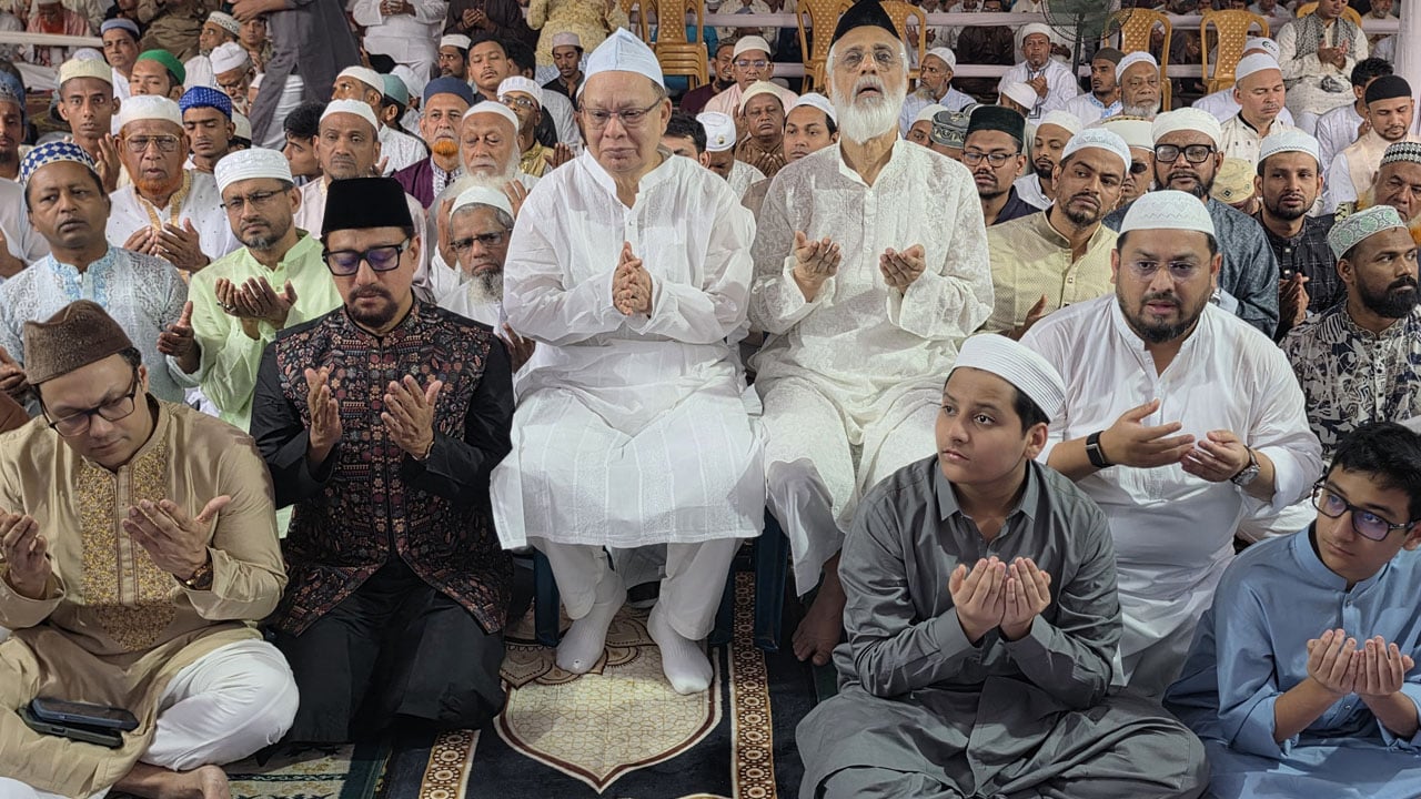 চট্টগ্রামে জমিয়তুল ফালাহ্ ময়দানে ঈদুল আজহার জামাত অনুষ্ঠিত