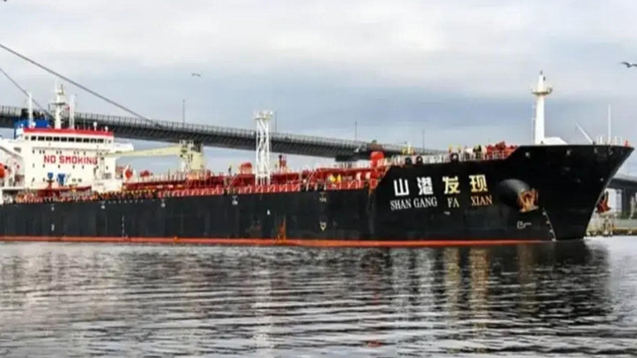 মালয়েশিয়া থেকে ৩৪ হাজার মেট্রিক টন ডিজেলবাহী জাহাজ চট্টগ্রাম বন্দরে