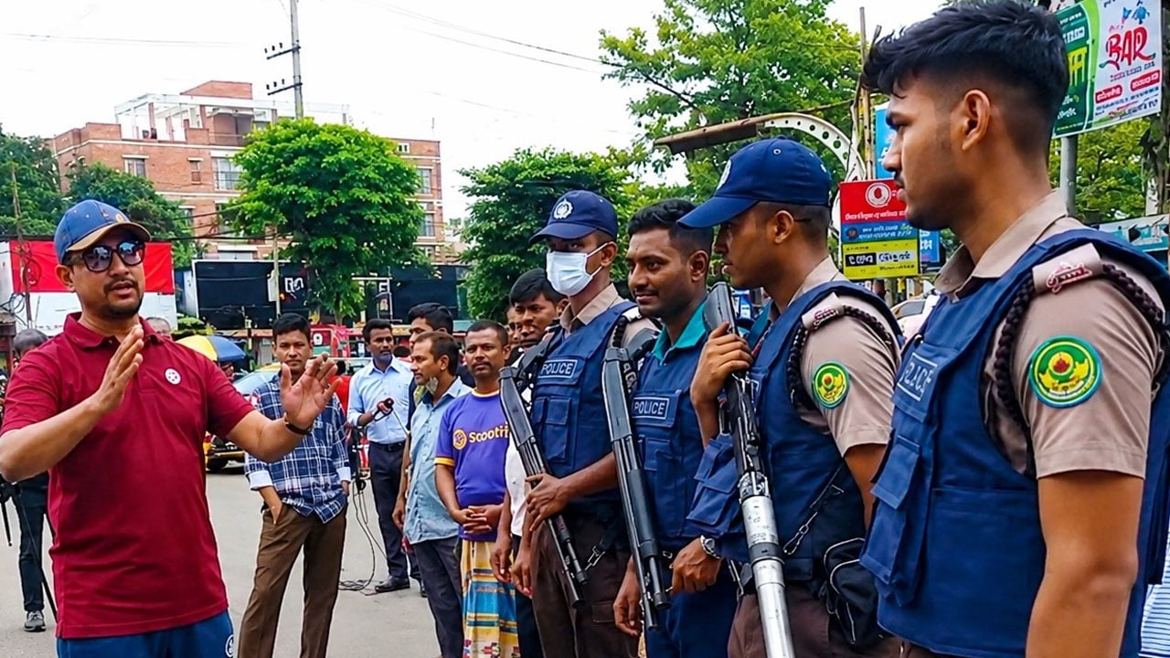 চট্টগ্রামে আ.লীগের দুর্বৃত্তায়ন ঠেকাতে সতর্ক অবস্থানে পুলিশ