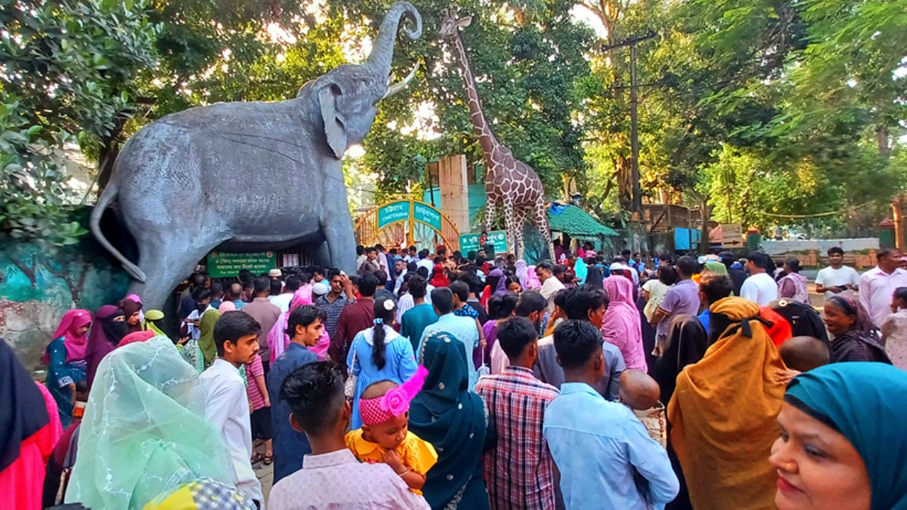 চট্টগ্রামের দর্শনীয় স্থানগুলোতে পর্যটকদের ঢল