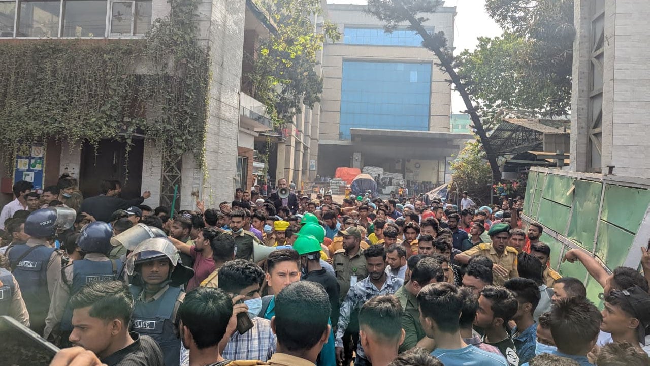 চট্টগ্রামে স্টার শিপের কারখানায় সিলিন্ডার বিস্ফোরণ, দগ্ধ ১১ শ্রমিক