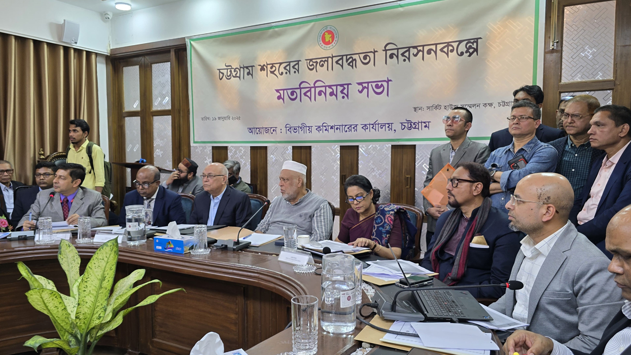 চট্টগ্রামের জলাবদ্ধতা নিরসনে চারমাসের আল্টিমেটাম তিন উপদেষ্টার
