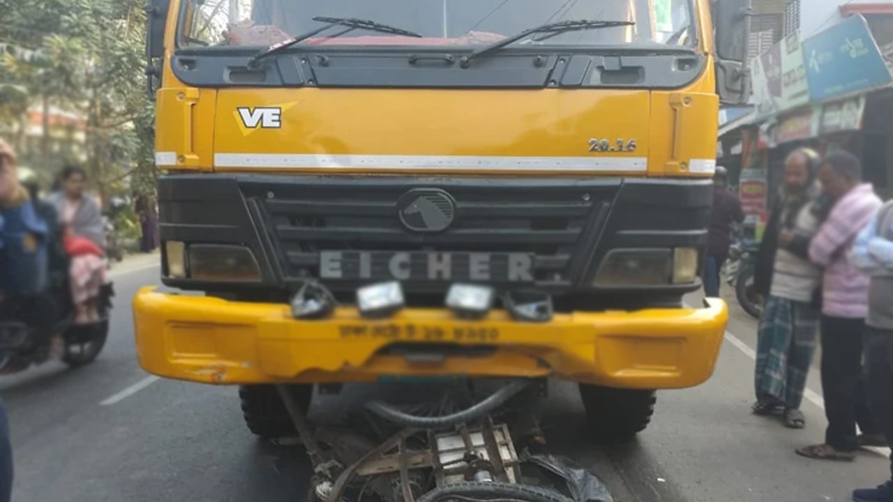 চট্টগ্রামে ট্রাকচাপায় রিকশাচালক নিহত