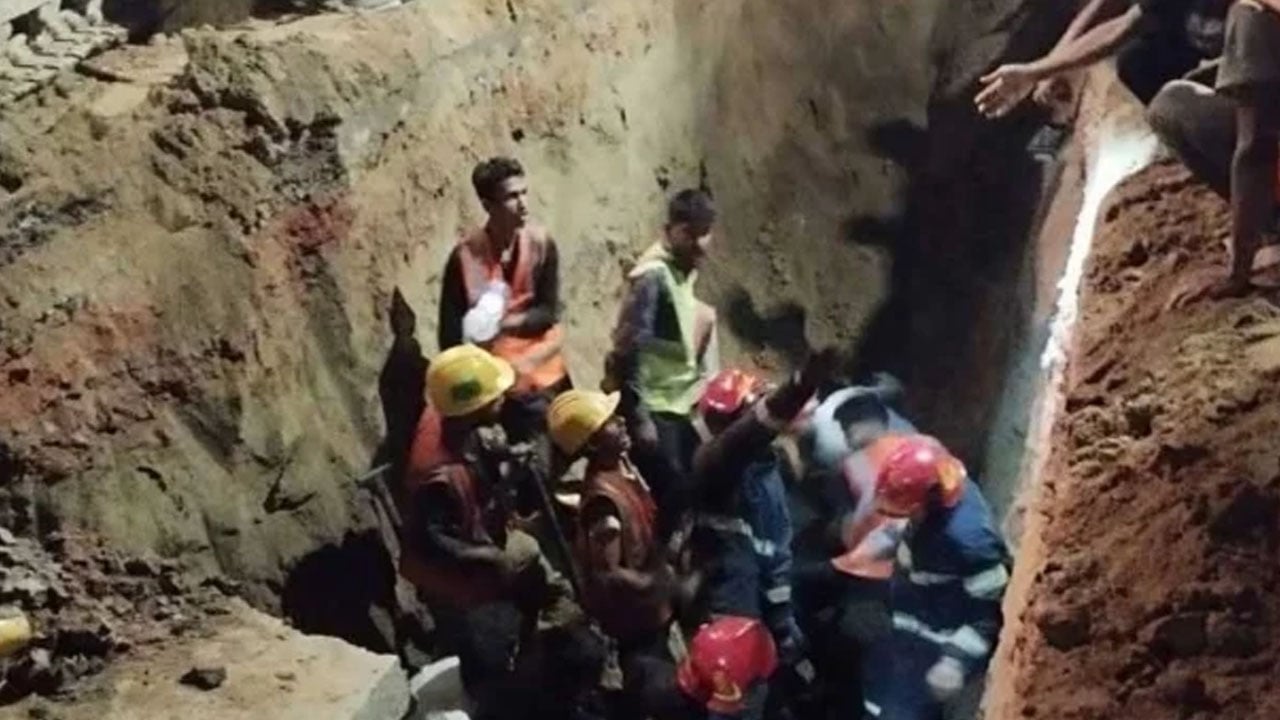 চট্টগ্রামে মাটি খননের সময় ধস, দুই শ্রমিকের মৃত্যু