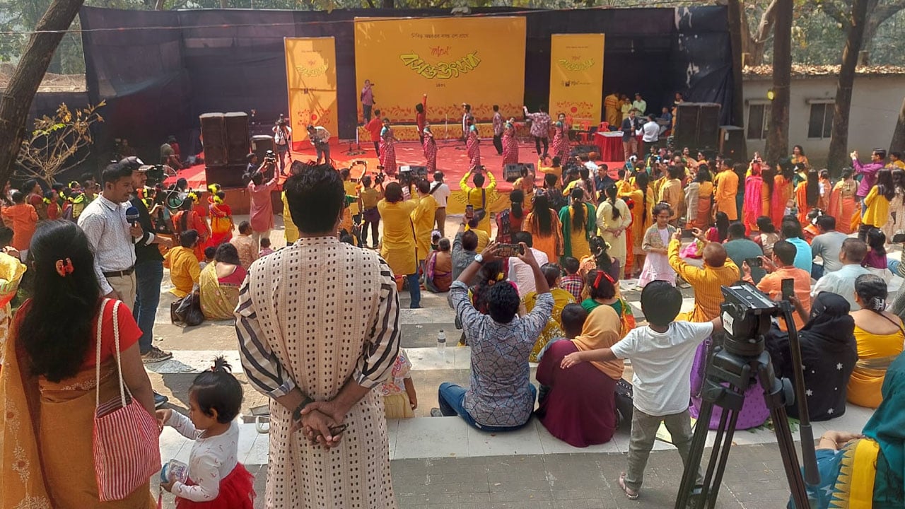 চট্টগ্রামে শহীদ ওয়াসিম পার্কে বসন্ত উৎসবে নানা আয়োজন