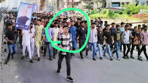 দুই বছর ধরে মামার বাড়িতে পলাতক, মিছিলের প্রস্তুতির সময় গ্রেপ্তার ছাত্রলীগ নেতা