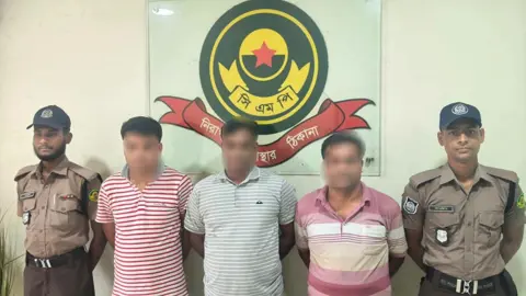 চট্টগ্রামের বাকলিয়ায় সংঘর্ষে দুই সহযোগীসহ কিশোর গ্যাং লিডার গ্রেপ্তার