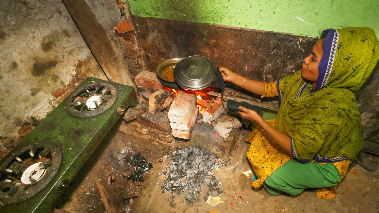 চট্টগ্রামে বাড়েনি গ্যাস সরবরাহ: সিএনজি স্টেশন ও বাসা-বাড়িতে দুর্ভোগ