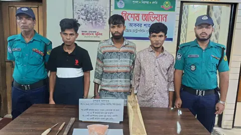 চট্টগ্রামে ৩ রোহিঙ্গা মাদক কারবারি গ্রেপ্তার, উদ্ধার ৮ হাজার ২৮৫ পিস ইয়াবা