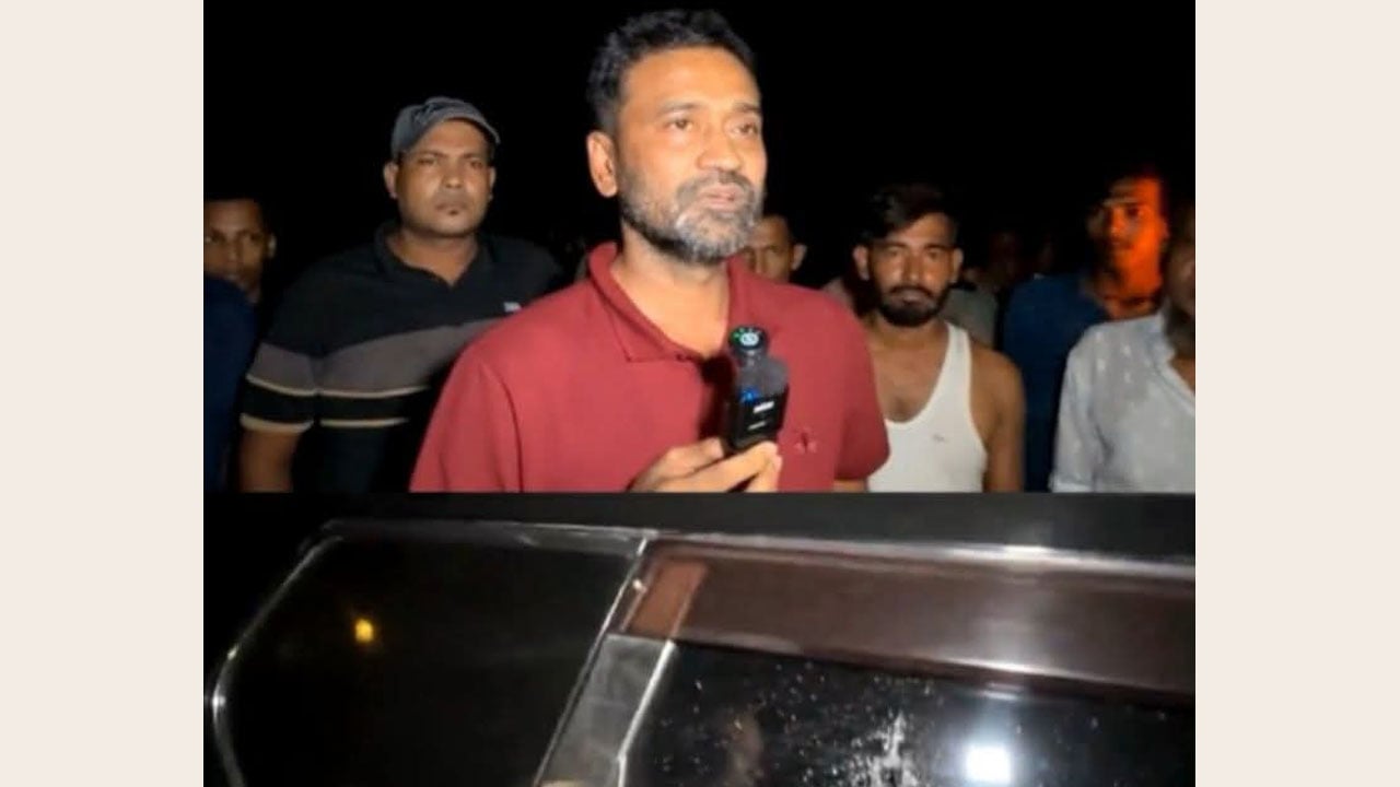 চট্টগ্রামে চলন্ত গাড়িতে গুলি, অল্পের জন্য বাঁচলেন ব্যবসায়ী