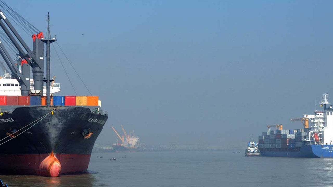 চট্টগ্রাম বন্দরে আবারো দুই জাহাজের সংঘর্ষ