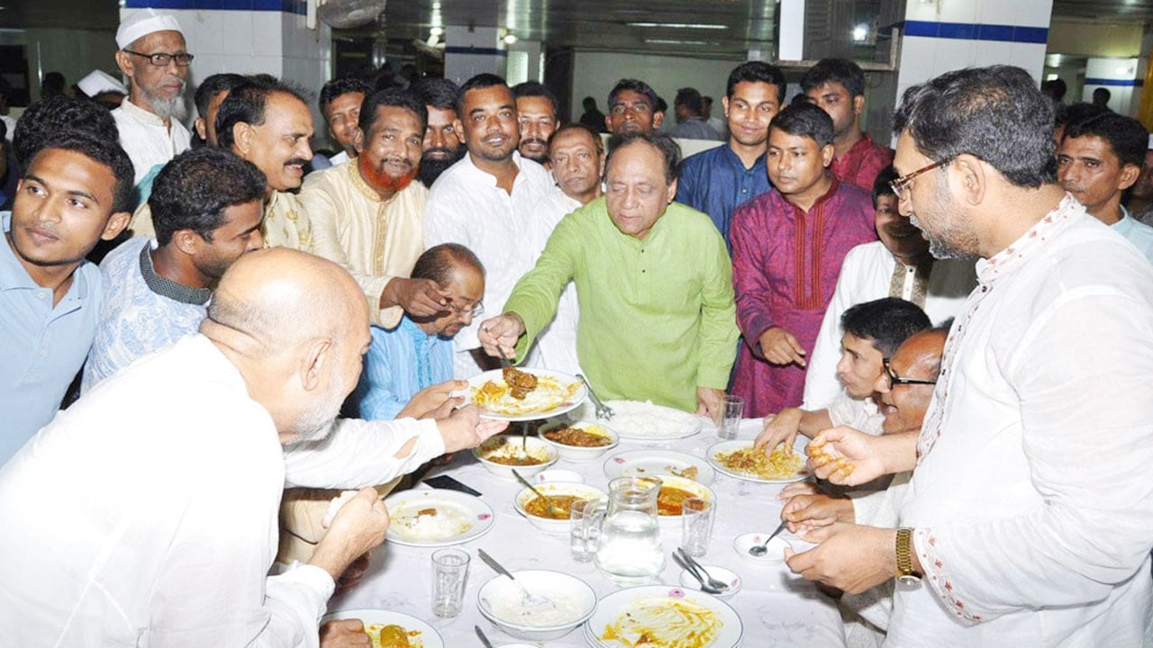 নেতাদের ঘরে ঘরে চাটগাঁইয়া ঐতিহ্যের মেজবান