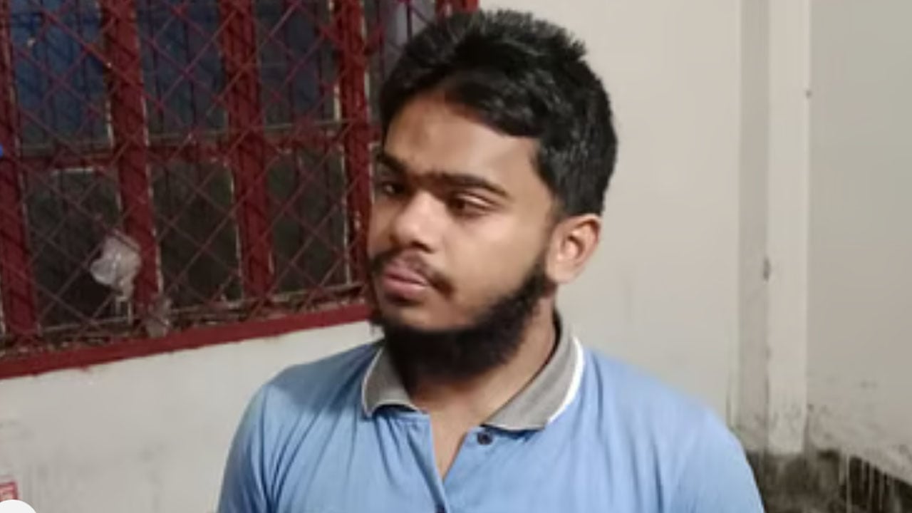 চবি ছাত্রীকে শ্লীলতাহানি, দোকান কর্মচারী গ্রেপ্তার