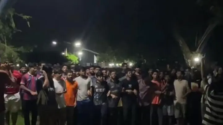 উপাচার্য পুনর্বহালের দাবিতে মধ্যরাতে চুয়েট শিক্ষার্থীদের বিক্ষোভ