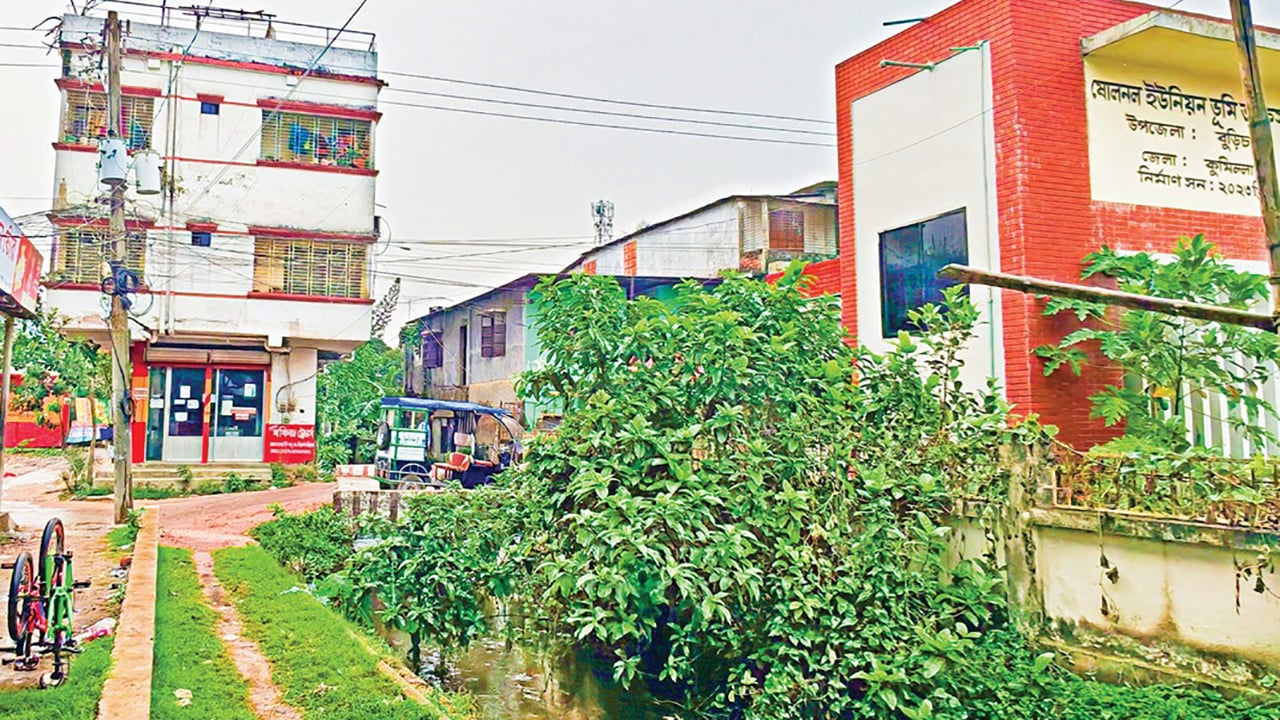 সরকারি খাল দখল করে ভবন নির্মাণ যুবলীগ নেতার