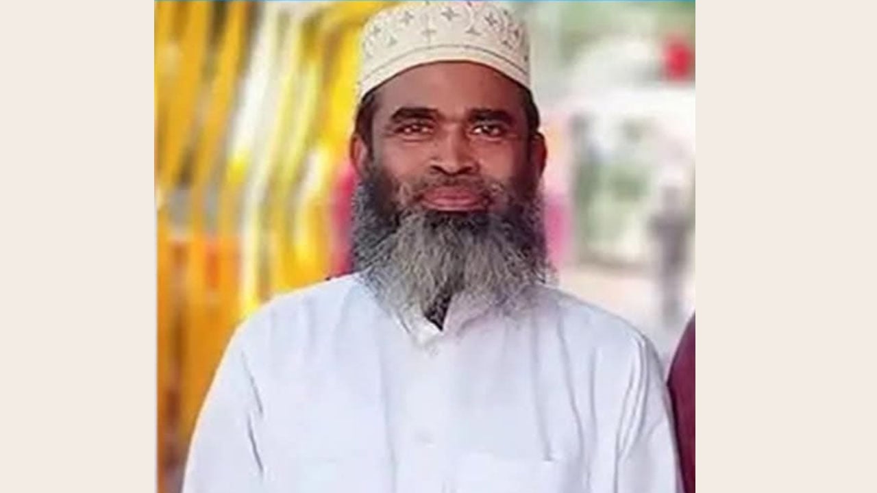 আজান দেওয়ার সময় মৃত্যুর কোলে ঢলে পড়লেন ইমাম
