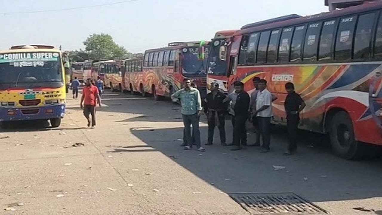 কুমিল্লা-চাঁদপুর মহাসড়কে বাস চলাচল বন্ধ