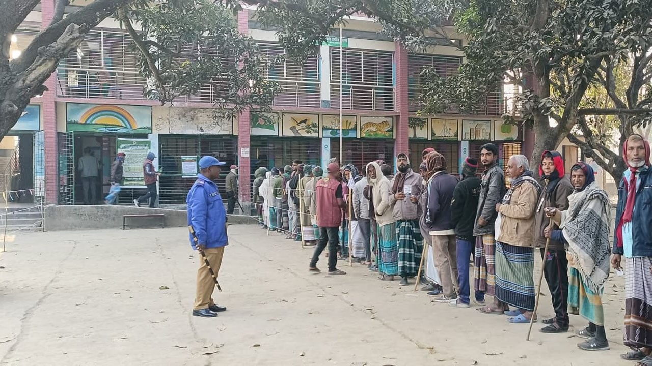 উৎসবমুখর পরিবেশে চুয়াডাঙ্গার ভোট