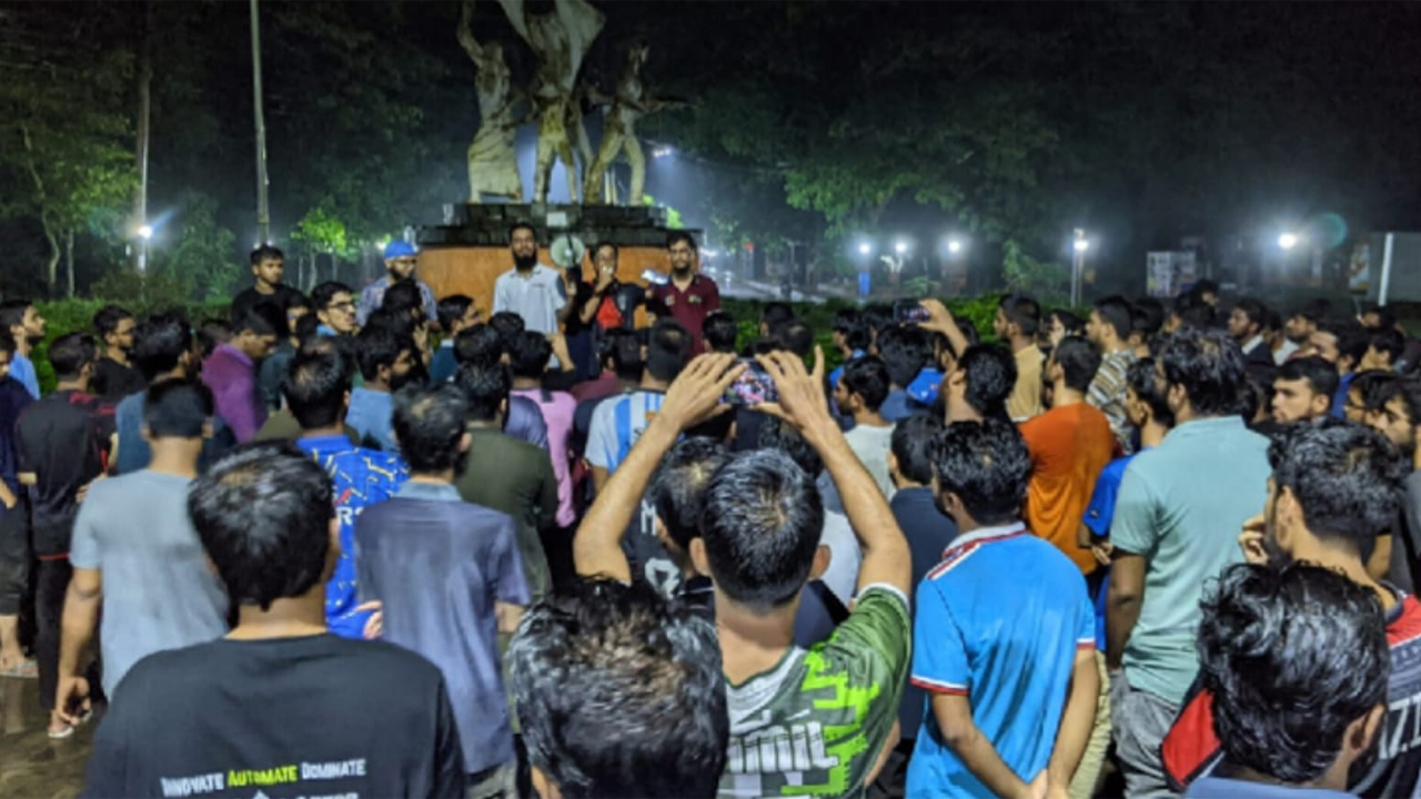 চুয়েটে নিষিদ্ধ ছাত্র রাজনীতি: ছাত্র দলের কমিটি গঠনের খবরে বিক্ষোভ