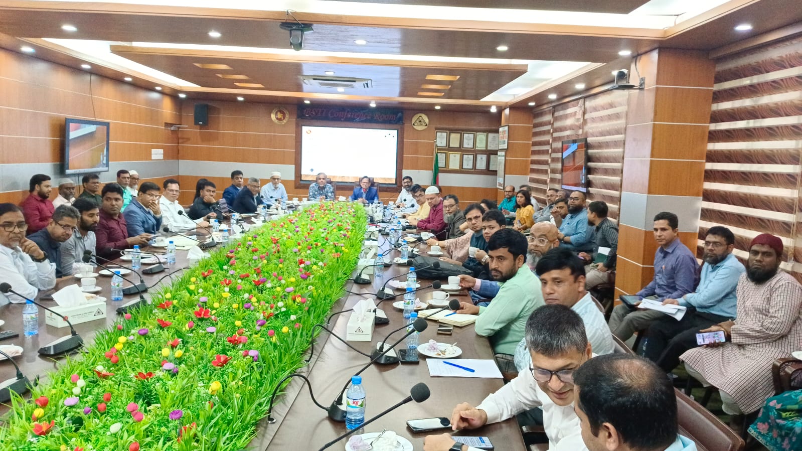 মাইক্রোপ্লাস্টিক গবেষণা প্রকাশে নীতিমালা চায় শিল্পখাত