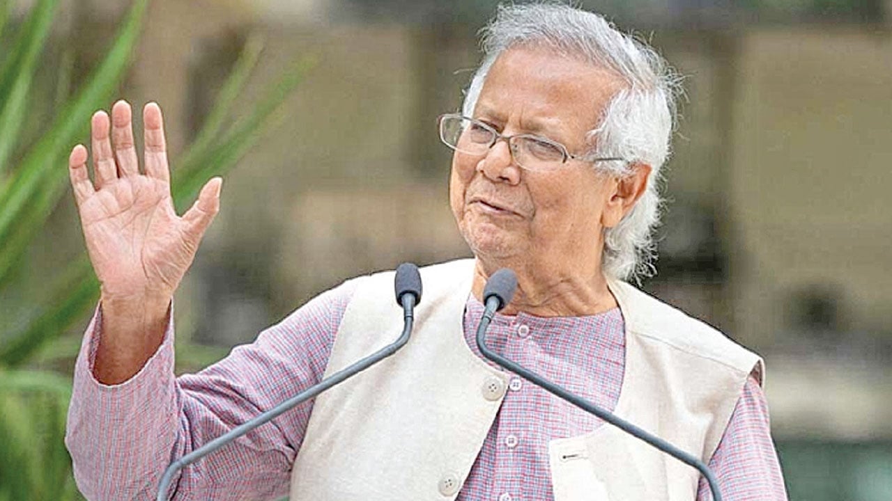 ড. ইউনূস ‘ভিলেন’ নাকি ‘ক্রান্তিকালীন নায়ক’