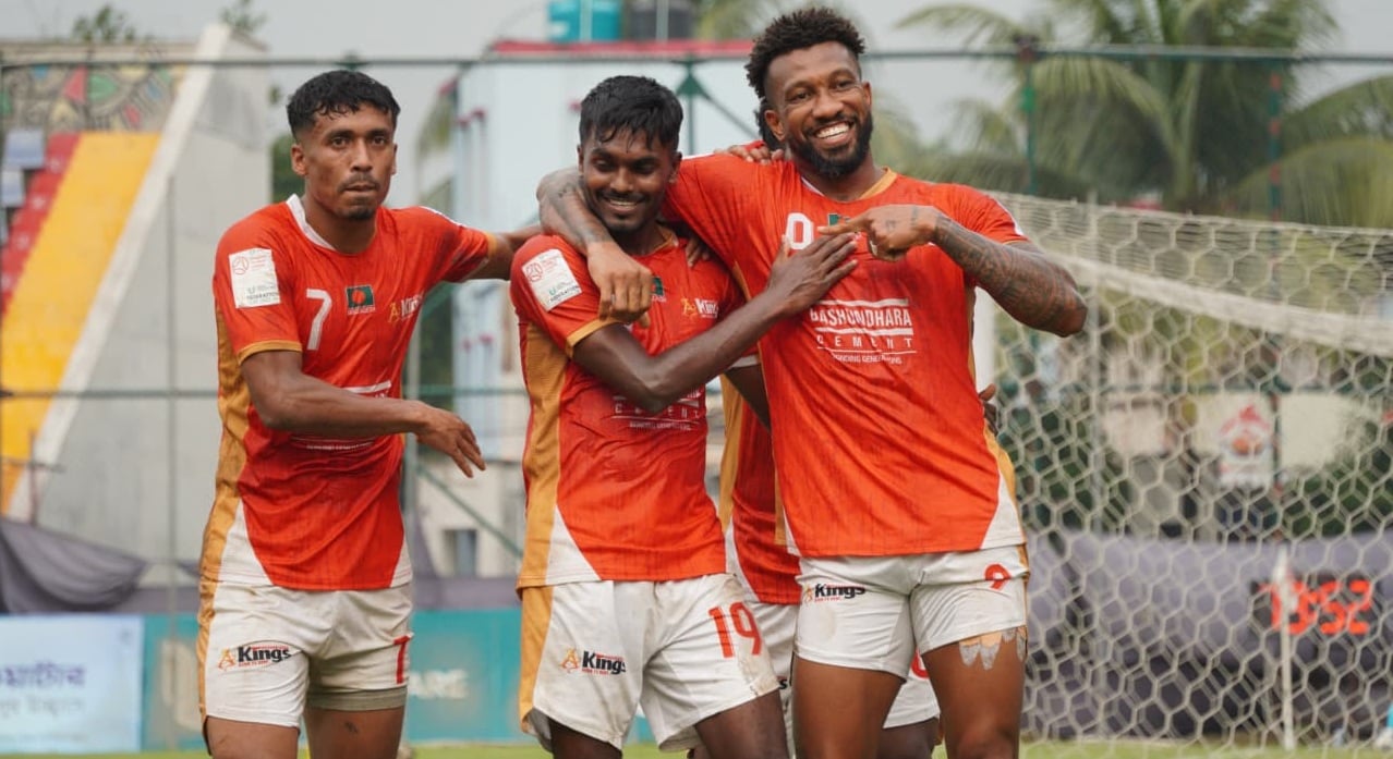 ব্রাদার্সকে উড়িয়ে ফাইনালে বসুন্ধরা কিংস