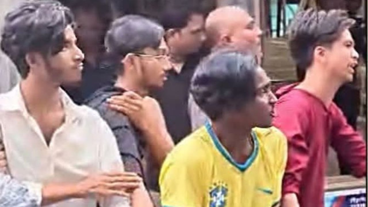 ফেনীতে মুখে মাস্ক পরে নিষিদ্ধ আ.লীগের ঝটিকা মিছিল, গ্রেপ্তার ৪