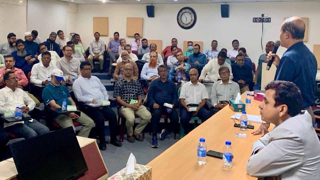 জুলাই আন্দোলনে অভিযুক্ত শিক্ষকদের শাস্তি দাবি