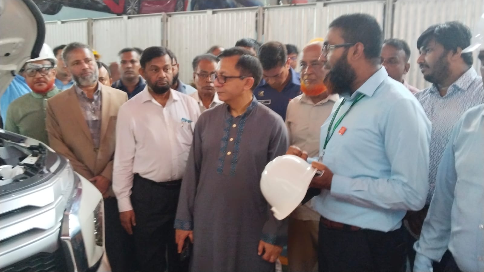 প্রগতি ইন্ডাস্ট্রিজ লিমিটেডের কারখানা পরিদর্শন করলেন শিল্পমন্ত্রী