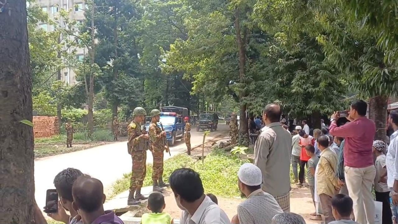 জলিল টেক্সটাইলে হবে অস্ত্রের কারখানা, হস্তান্তর ঘিরে শ্রমিকদের অসন্তোষ