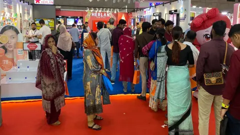 বাংলাদেশে তৈরি কসমেটিকসে আগ্রহ, রিমার্কের প্যাভিলিয়নে ঢল